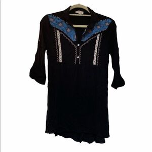 Umgee blouse high/low mid sleeve 4 button front embroidered Size medium